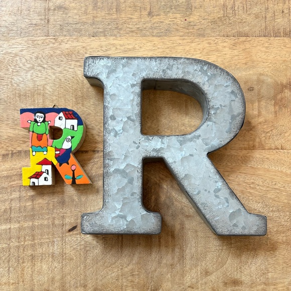 Bundle of two “R’s” - one rustic metal and the other from Spain & very colorful - Picture 13 of 13